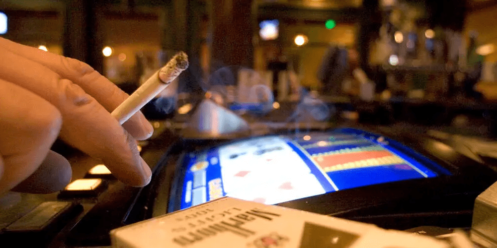 A Nevada lawmaker's claims about smoking in US casinos have been challenged by an anti-smoking organisation.